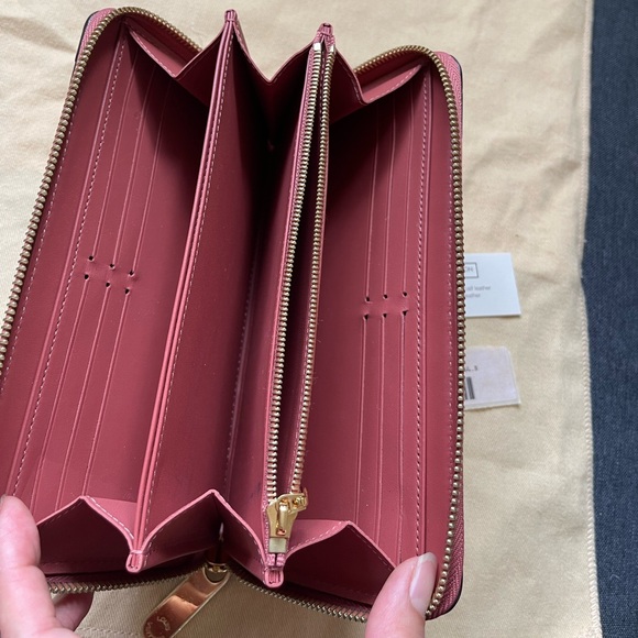 Limited edition Louis Vuitton long wallet - Picture 6 of 6
